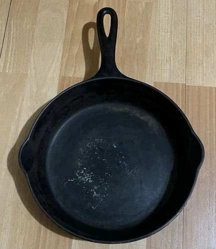 Griswold Erie #6 Cast Iron Skillet- PA., U.S.A. 699