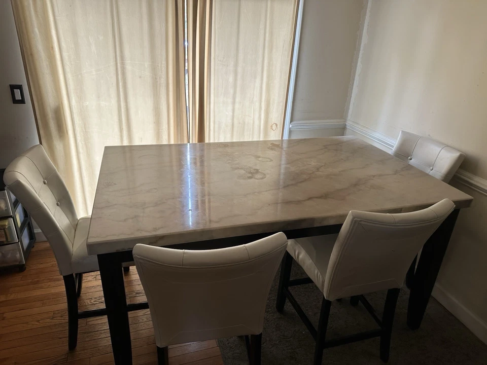 Juego de mesa de comedor moderno de mármol (necesito vender antes de mudarme) Foto 2 de 3