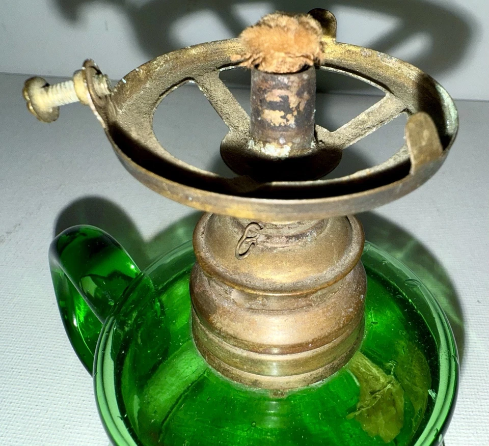 Миниатюрная зажигалка для сигар масляная лампа зеленое стекло петля для пальцев антикварная + горелка, глобус - Изображение 3 из 4