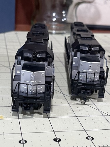 Life Like HO Powered &Dummy GP38-2 Diesel Loco R.R Donnelley & Sons Plus Extras! - Picture 9 of 17