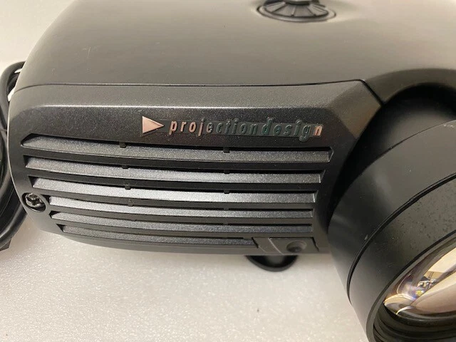 Projectiondesign F20 SX+ DLP Conference Projector Portable 3300 ANSI NO BULB - Image 3 of 4