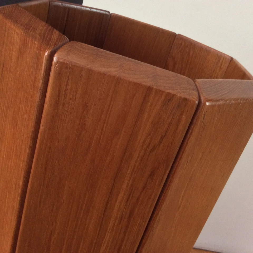 Panel octágono danés moderno de mediados de siglo de teca maciza soporte “paraguas” con vidrio Foto 3 de 4