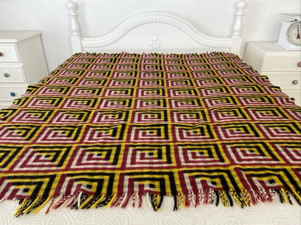 Vintage Manatunga Māori Keepsake Tulutuku Picnic Throw Rug Blanket NZ 160x135cm - Image 3 of 4