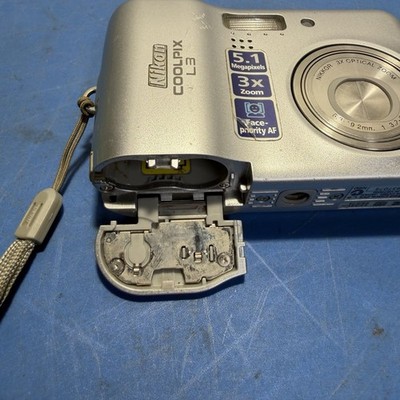 Nikon CoolPix L6 Silver Built In Flash 3x Optical Zoom Digital