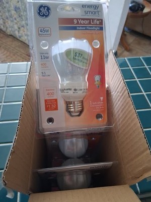 Box of 3 GE Energy Smart 45W Uses Only 11 Watts - 400 Lumins  9 Year Life Indoor