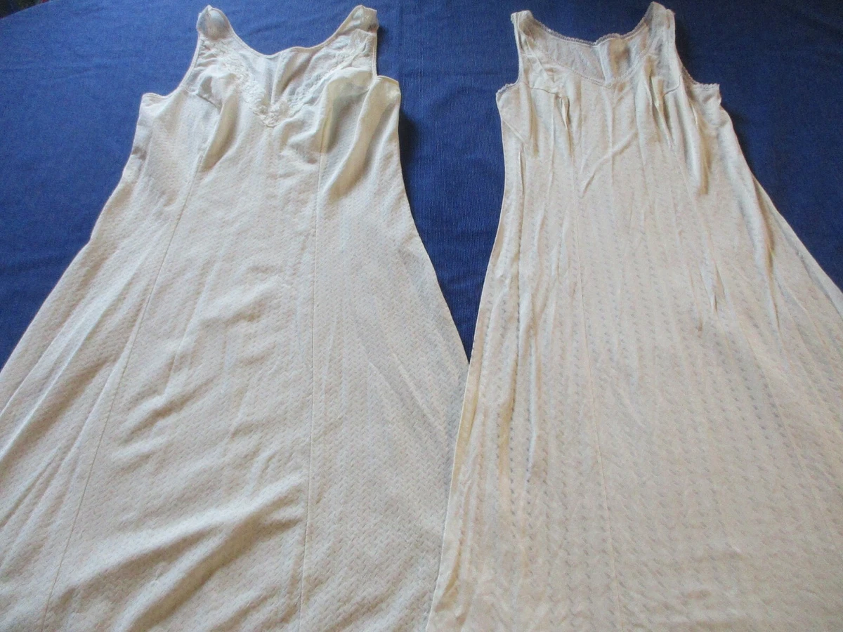 jolie combinaison & fond de robe vintage jolie dentelle T36/38 ref TRR38