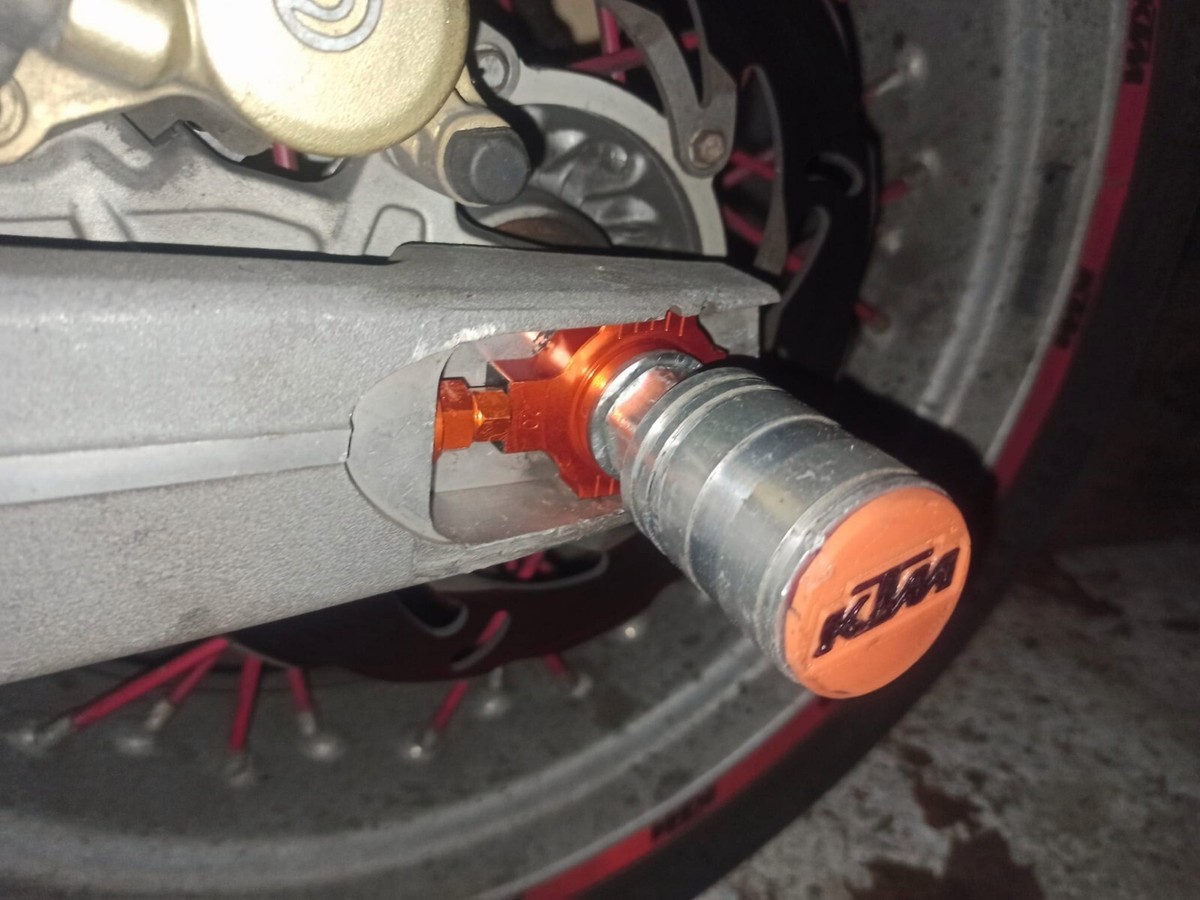 Rear Axle Blocks Chain Adjuster Bolts Aluminum For KTM EXC EXCF XCW Xcfw 125 530