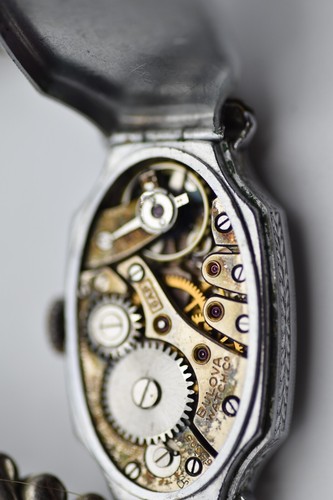 ANTIQUE LADIES WRISTWATCHFROM 1920-1930 BULOVA EMERALDS - Picture 5 of 6