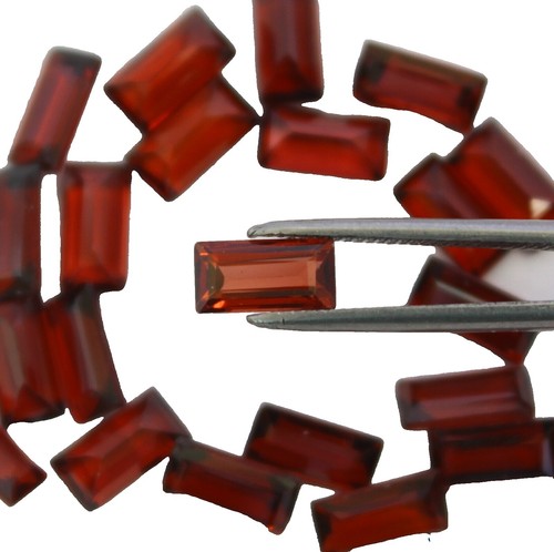 Grenat Rhodolite Naturel 2.97 Carats - Couleur Rouge, Coupe Octogonale, Clarté VS1