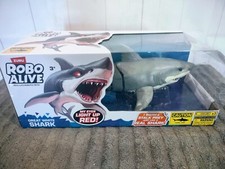 Zuru Robo Alive Great White Shark Eyes Light Up - Swims -Real Life Robo Pet