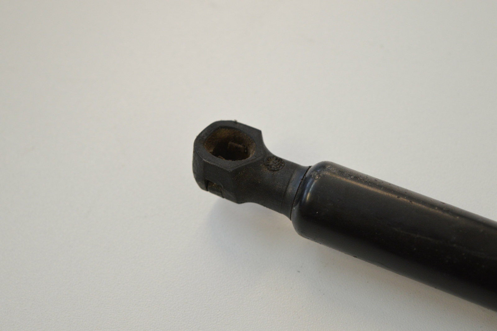 Dacia Sandero 1.5 dCi 2011 RHD Bonnet Hood Gas Strut Left 654713274R ...