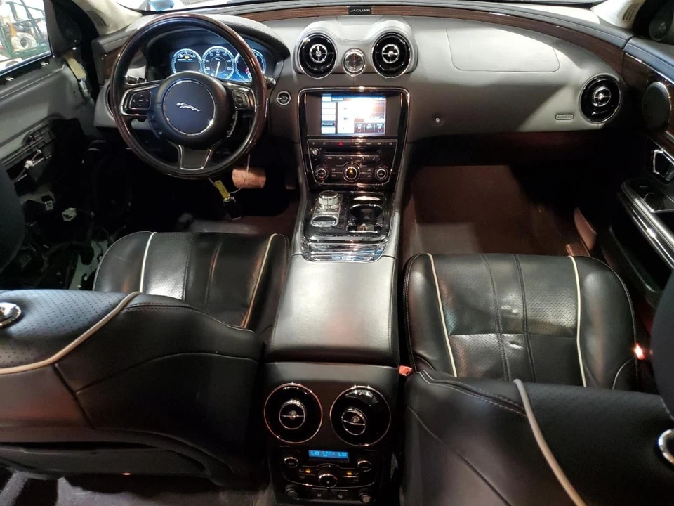 Used Washer Fluid Reservoir fits: 2015 Jaguar Xj  Grade A Foto 2 de 4