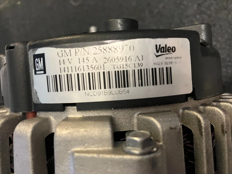 GM Genuine 25888970 OEM Alternator for 2005-2013 C6 Chevrolet Corvette 9K MILES Foto 2 de 4