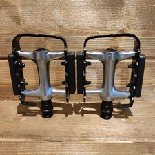Wellgo Black Flat Pedals Aluminum Lightweight for Cross Road Bikes