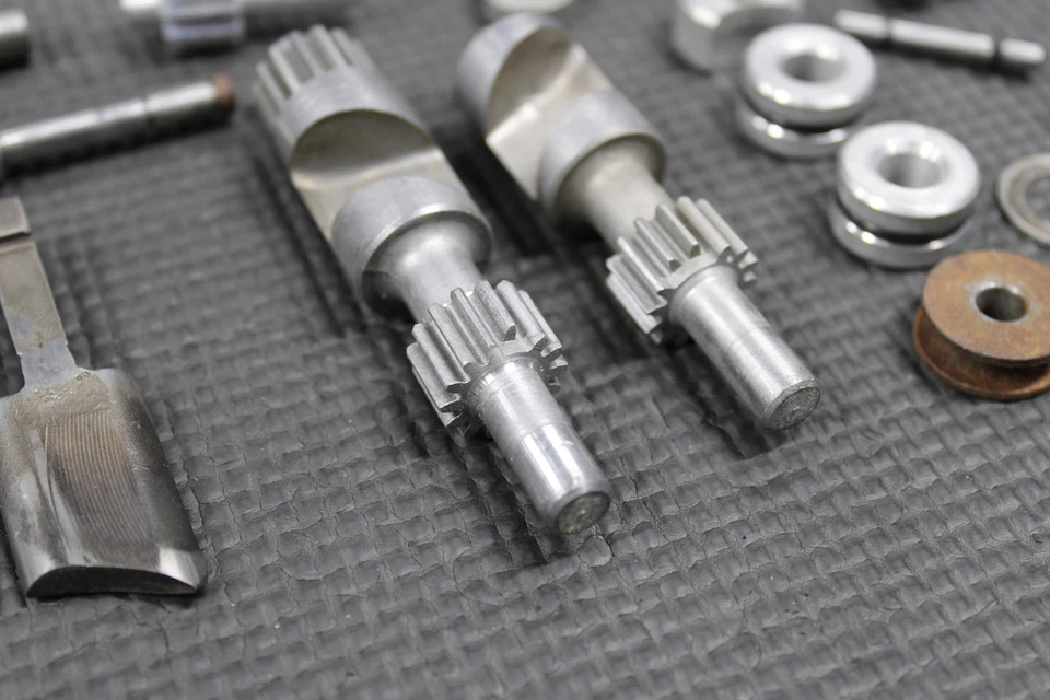 Kawasaki KX125 1992 OEM KIPS ESCAPE VÁLVULA DE POTENCIA VÁLVULA DE PROPULSIÓN ENGRANAJES GIRATORIOS VARILLA ¡BONITO! Foto 2 de 4