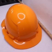 Milwaukee Full Brim Vented Hard Hat 48731233