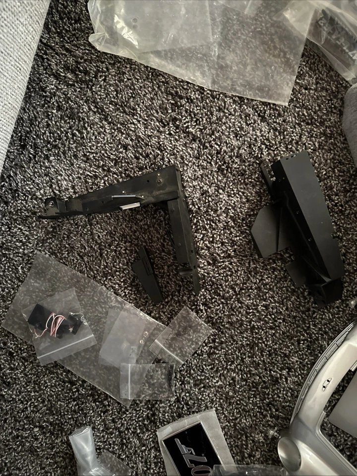 Figura modelo Aston Martin, Dp Five Goldfinger escala 1,8 Foto 3 de 4