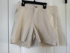 Lee Women's Regular Fit Mid-Rise Shorts Size 8 Rainy Day. New With Tags.