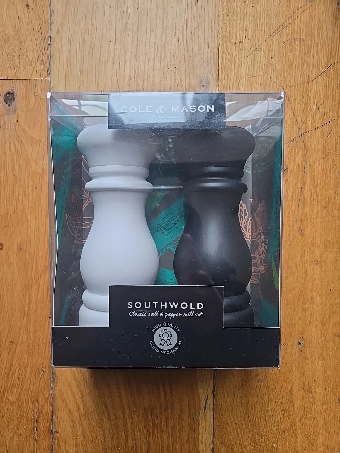 Cole & Mason H312008 Southwold Black & White Salt and Pepper Mill Set