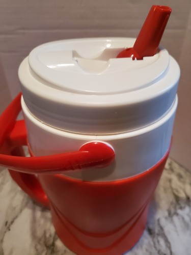 Pinnacle Platino 1/2 Gallon / 2 Liter Red & White Water Jug Clean & Ready To Use - Picture 9 of 10