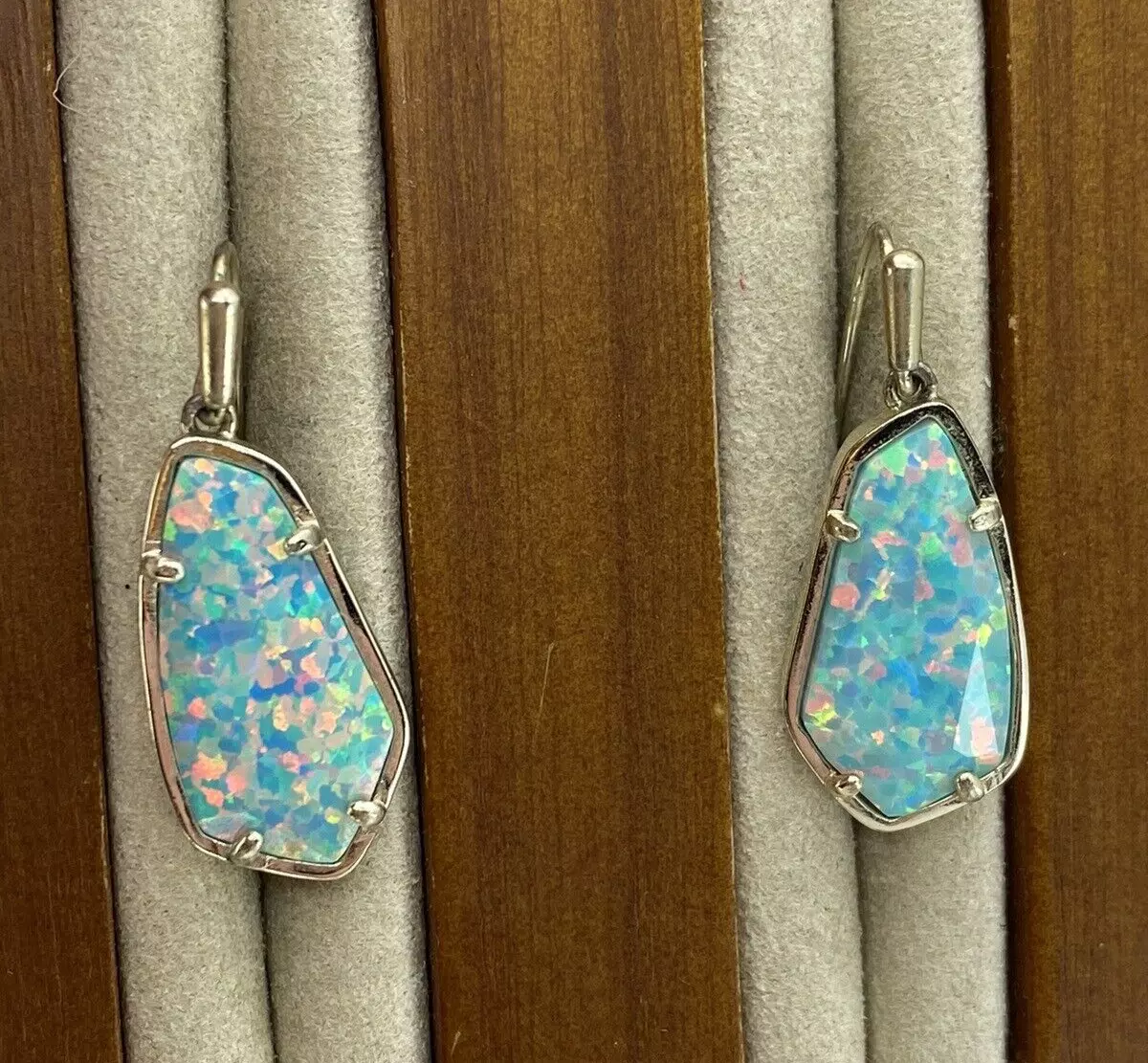 Kendra scott camelia best sale earrings