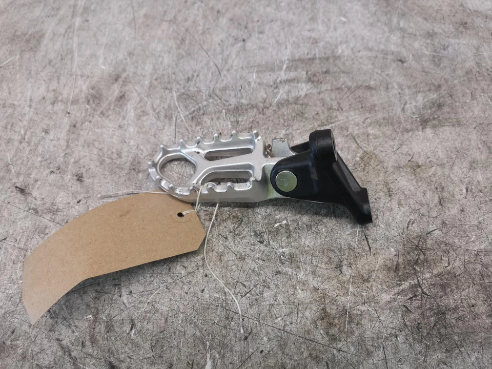 SUR-RON ULTRA BEE XT RIGHT HAND FOOT REST PEG ASSEMBLY 2022-2025 #101510