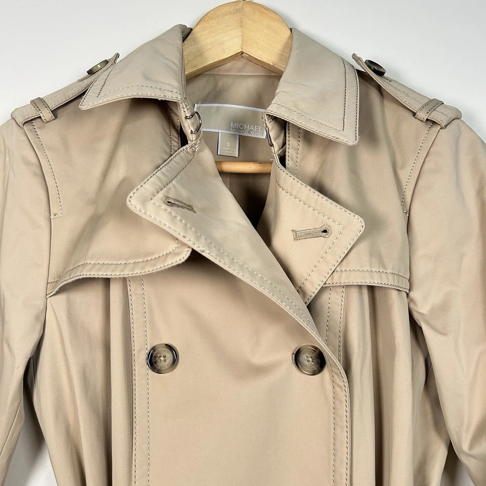 Gabardina Michael by Michael Kors Doble Pecho con Cinturón Talla Pequeña, Tostada Foto 3 de 4