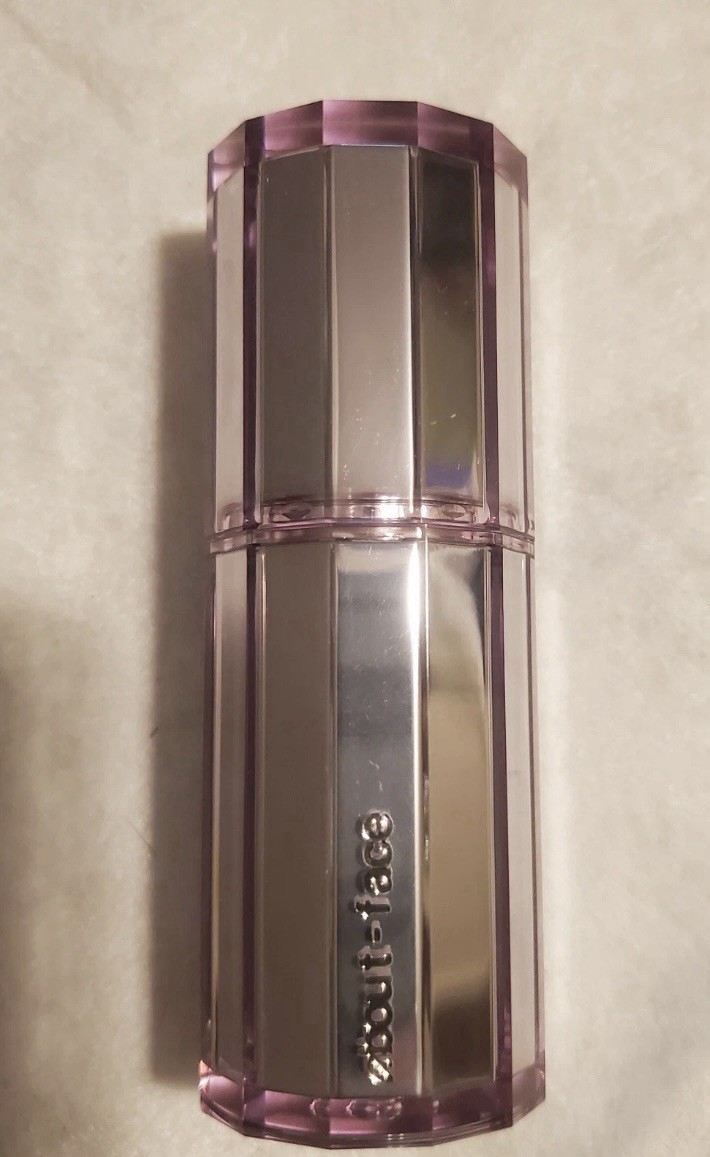 About - Face Light Lock Highlight Fluid- Shade: Fight or Flight. *NWOB 