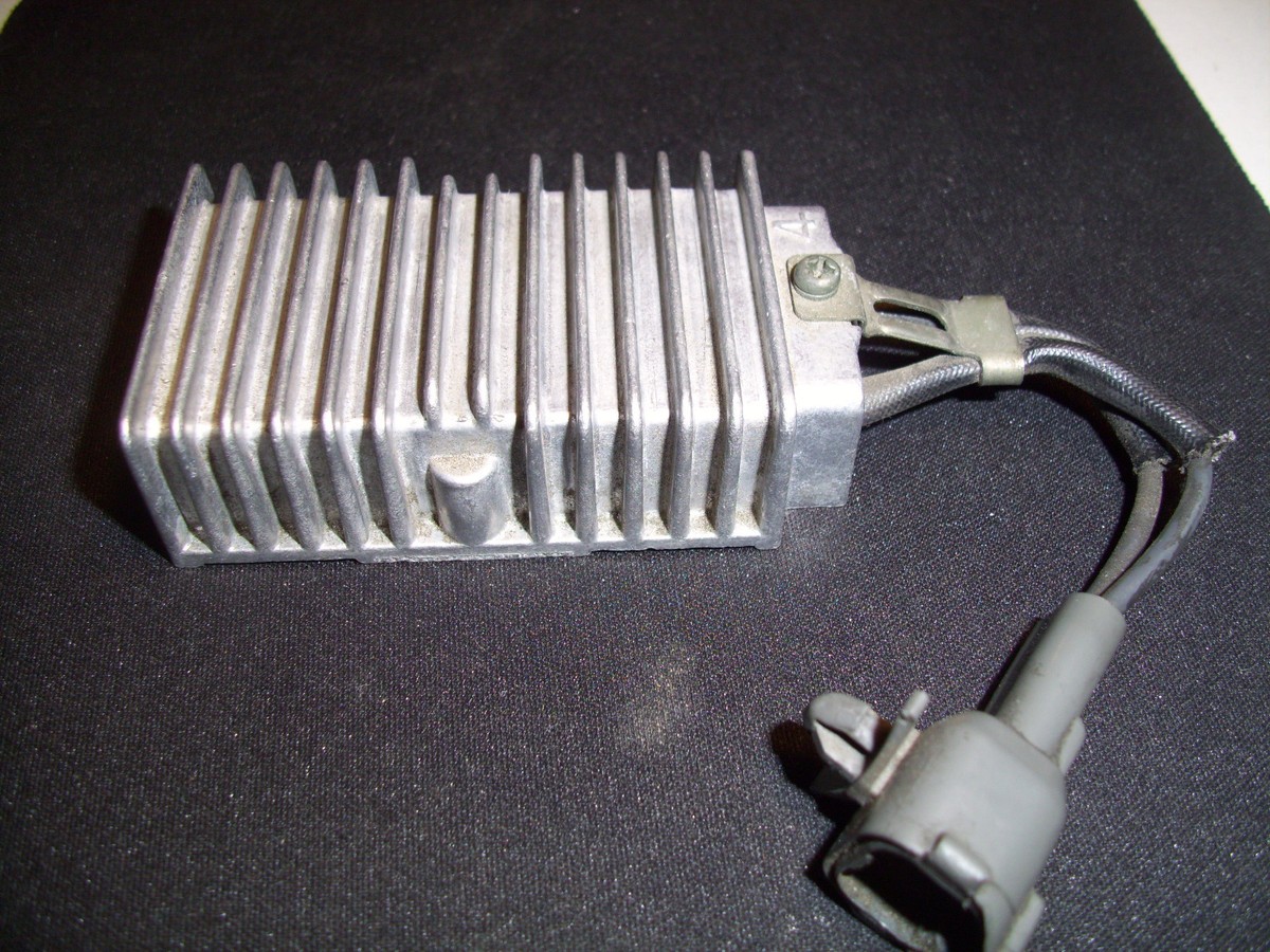 DENSO Fuel Control Module Resistor / Relay For Lexus LS400 1991-94 – 23080-50011 (Used)