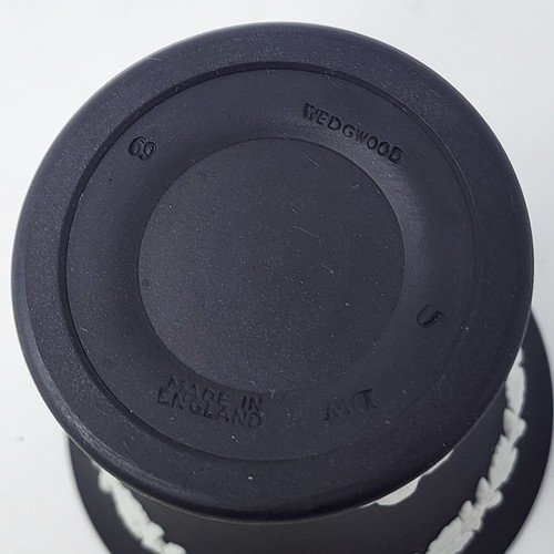 Wedgwood Jasperware Black Posey Bud Vase and Sweet Dish Plate Set 2 pc - Picture 11 of 18