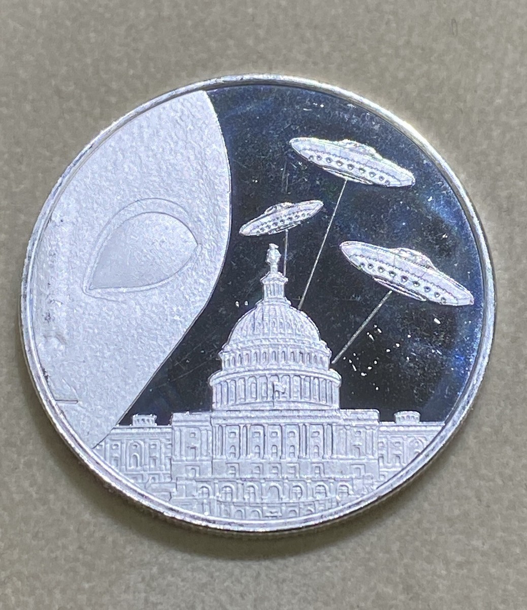 Scarce 1 Oz Silver .999 UFO'S Aliens & Space Crafts Over White