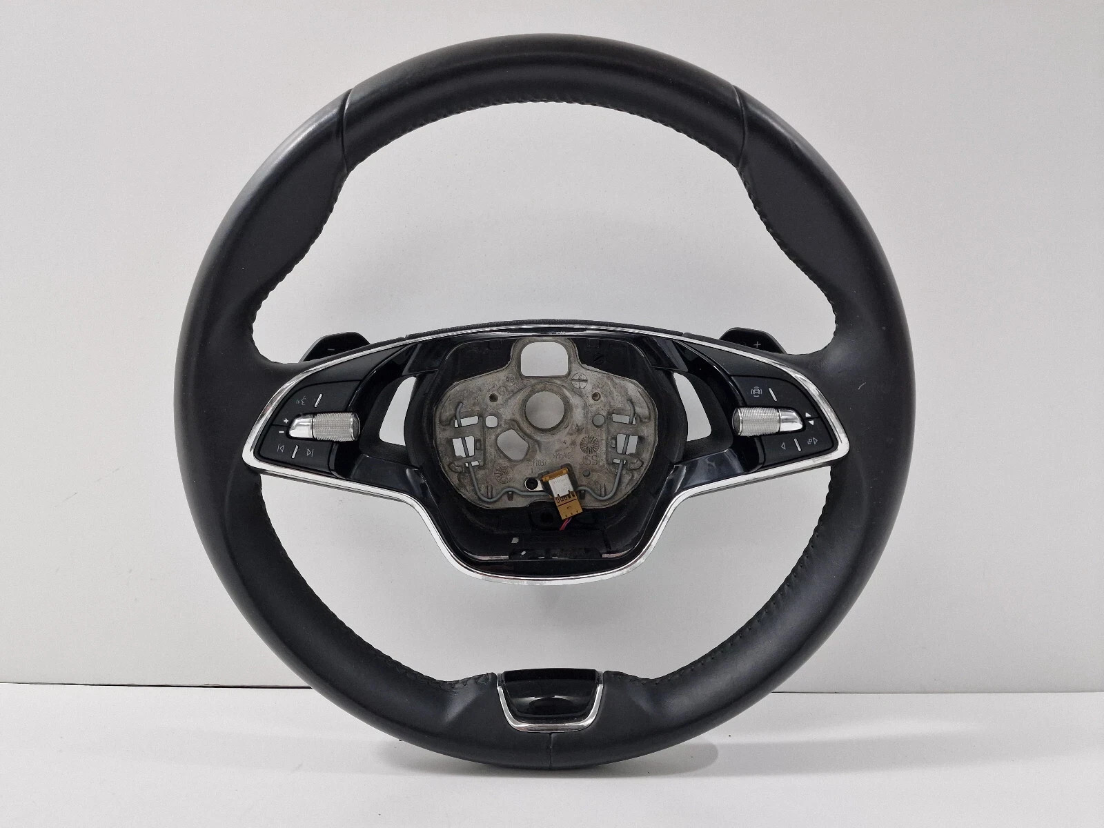 Ricambi Usati Volante Sterzo Multifunzione In Pelle F1 SKODA OCTAVIA 4^ NX 2020