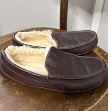 UGG Ascot Slippers Mens 9 Brown Leather Shearling Slippers Slip On Shoes 5379