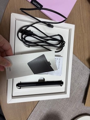 Wacom Intuos S Bluetooth Wireless Pen Tablet Schwarz/Pink CTL-4100WL Getestet