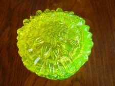 BOITE EN VERRE OURALINE avec motifs en relief