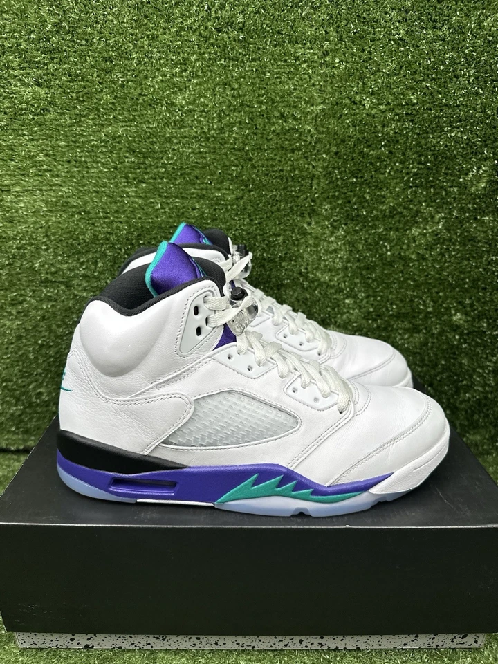 Talla 9.5 - Air Jordan 5 Retro 2025 Uva Foto 3 de 4