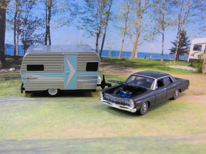 1967 Ford Custom / Galaxie + Siesta Camper Travel Trailer Retro Model Set 1/64 - Image 4 of 4