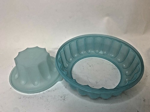 Vintage Tupperware Jello Mold Blue 2 Piece 1202-4 - Picture 3 of 4