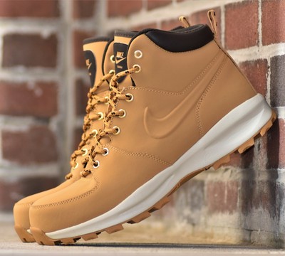 nike manoa men's water resistant boots