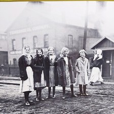 1910 Knoxville Tennessee Lewis Hine Photo Pretty Waif Cute Girl 14" Print Oil 8S