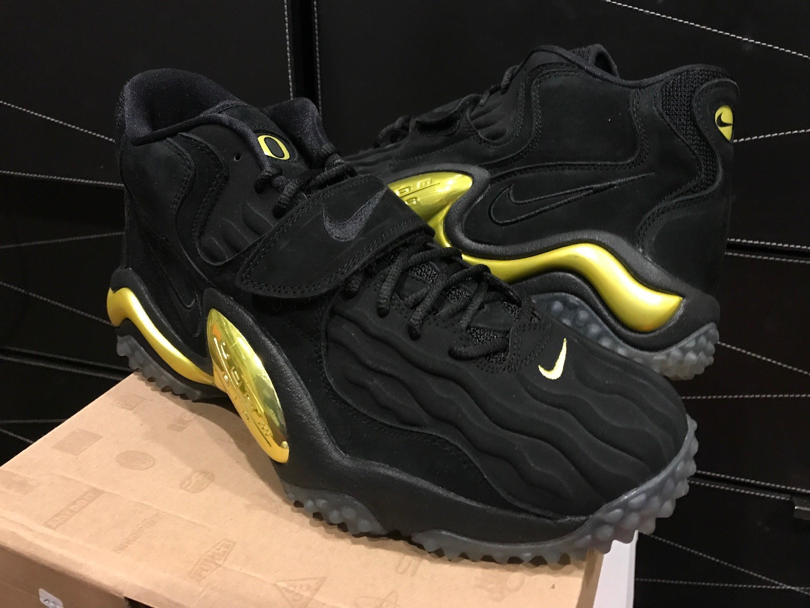 DS Nike Air Zoom Turf Jet Oregon Ducks SIZE 10.5 ‘97 DS Nike Air Zoom Turf Jet Oregon Ducks SIZE 10.5 ‘97