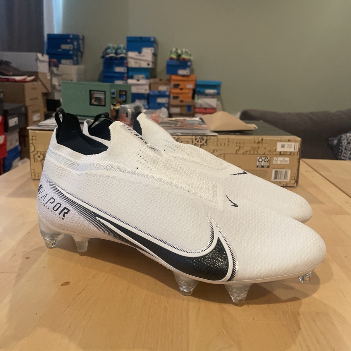 size 14 wide mens football cleats