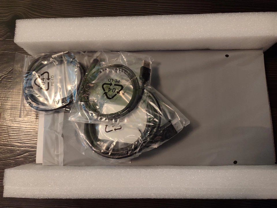 Tragbarer Monitor 15,6 Zoll 4K UHD / PC, Laptop, PS5/4, Xbox und Switch, VESA - Bild 3 von 3