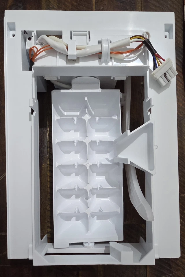 🚨NEW OEM LG Refrigerator Ice Maker Assembly/AEQ72909603 - Image 2 of 3