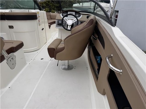 2017 Sea Ray 240 SDX (LOW HRS) - Picture 6 of 17