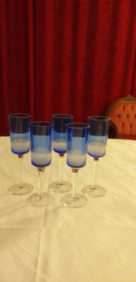 5 Sektgläser, Buntglas,blau,4 okay, 2 kleiner, da Stil angeklebt,wenig benutzt,