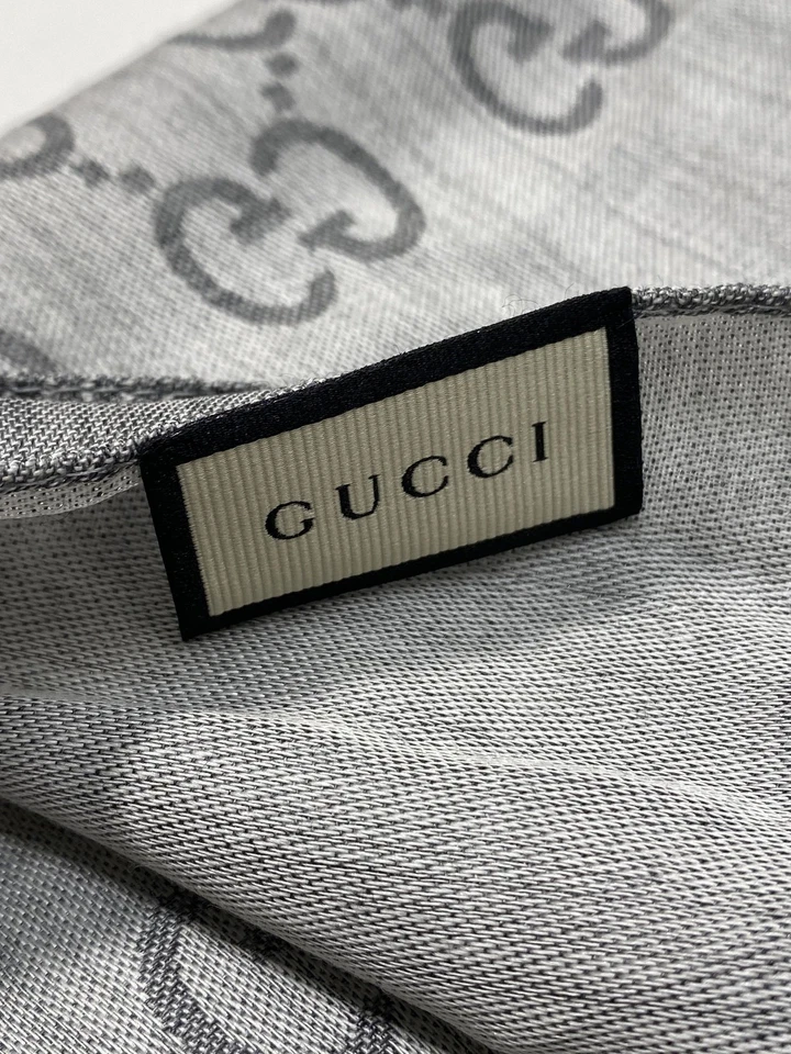 古驰灰色标志图案披肩围巾 GG Monogram — 第 3/4 张图片