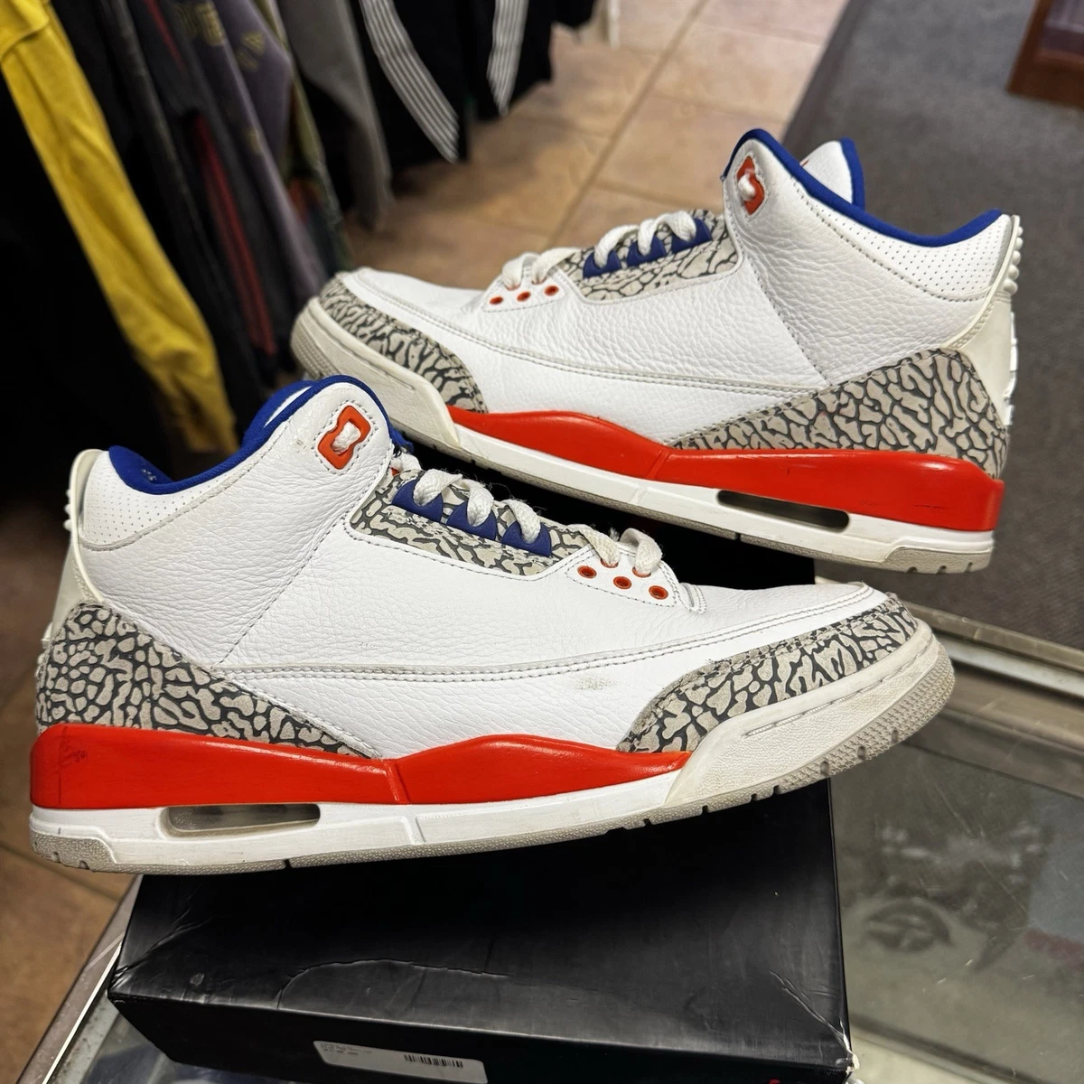 Air Jordan retro 3 brand new in box. 9.5 Never worn knicks orange Size 8.5 - Air Jordan 3 Retro Knicks White Leather Grey  main image 3