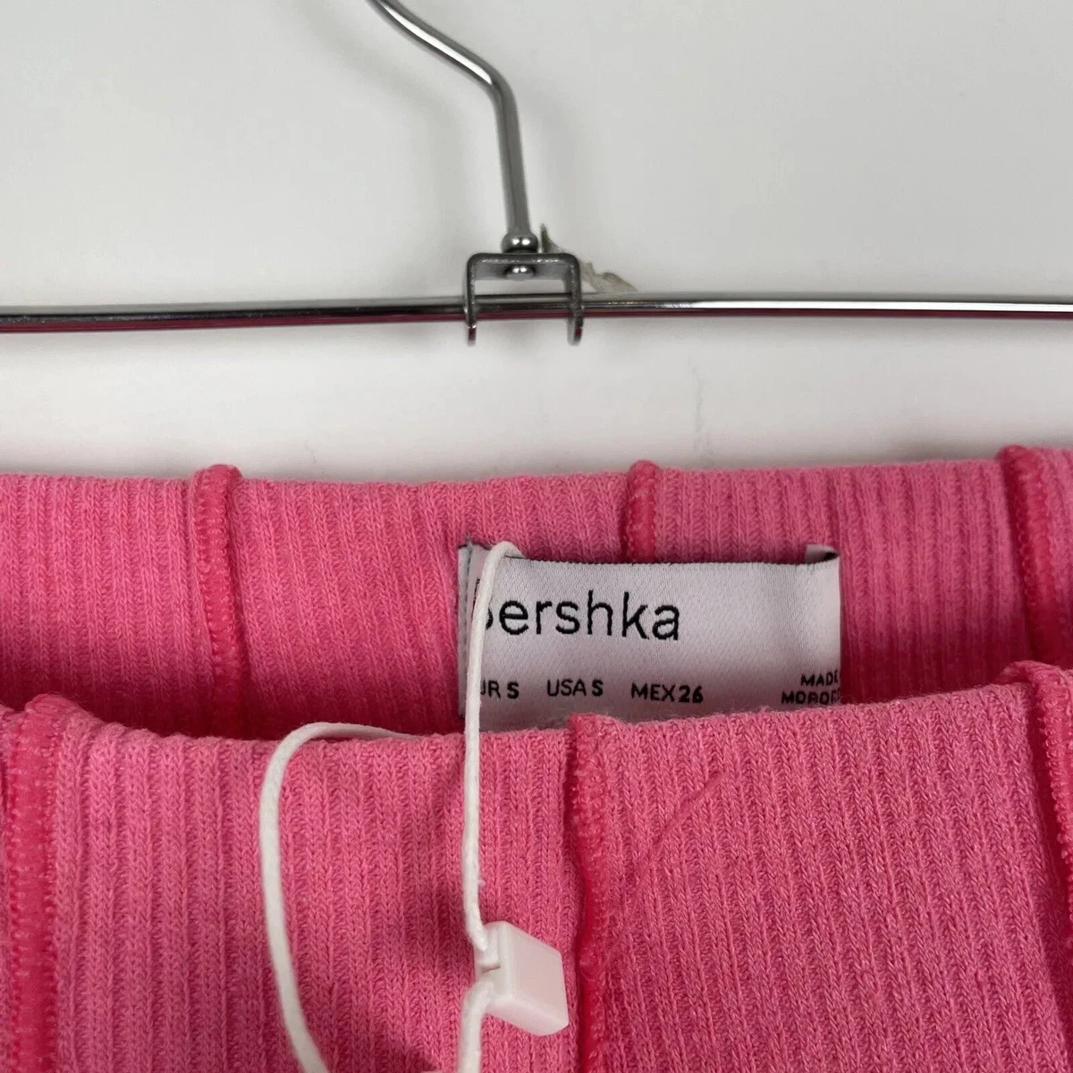 NUEVO CON ETIQUETAS Bershka Mini Falda Acanalada Rosa Brillante Elástica Pull On Elástica Talla S