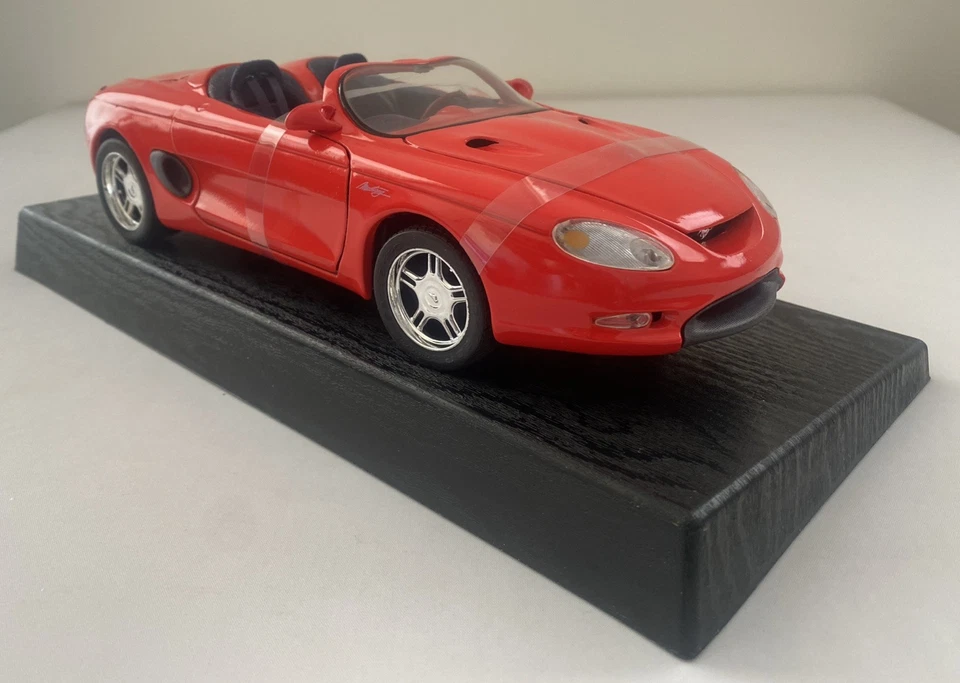 Maisto 1:18 Scale Mustang Mach lll 31815 Red Diecast Sports Car With Stand & Box - Image 4 of 4